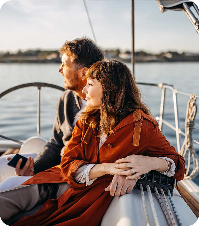 Couple sailing at sunset, representing the confidence and peace of mind that comes with financial planning at Guardian Credit Union